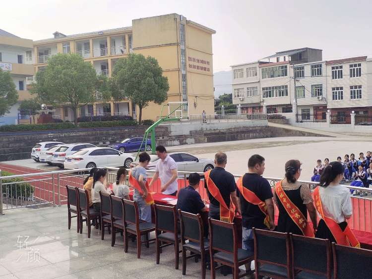 简篇-“全力护航开学季,共同踏上新征程” —大垅中学 2023年秋季入学教育暨教师节表彰大会