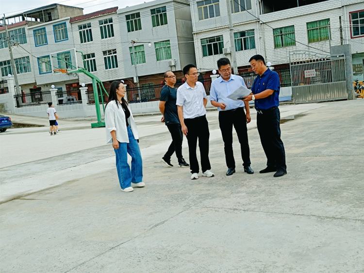 简篇-领导关怀暖人心,开学调研促发展——县教体局党委书记、局长张志伟一行来大垅中学调研指导工作